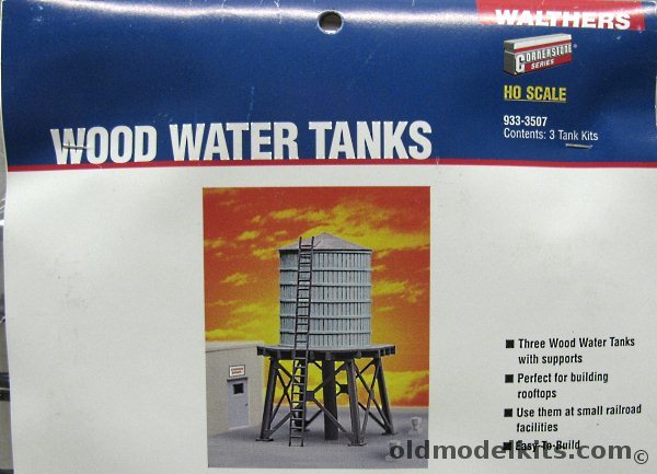 Walthers HO Three Wood Water Tanks - HO Scale Structure - Bagged, 933-3507 plastic model kit